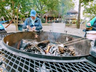 Charming Log Cabin in Texas - Perfect Glamping Vacation on the San Marcos River near Kingsbury - Kingsbury - 2