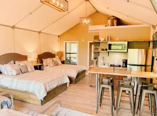 Aquatic Retreat: Waterfront Tented Cabin with Full Amenities for Water Lovers in Cibolo, TX - Marion - 6