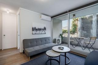 Modern & Cozy Apartment Steps from the Metro - Santiago - 8