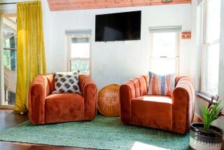 Cute Cabin near Chattanooga, for Wonderful Family Glamping in Tennessee - 3