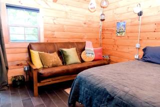 Relaxing Getaways to Chattanooga, Tennessee, in this Colorful Pet-Friendly Cabin - Chattanooga - 5