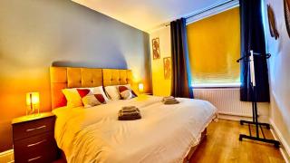 Spacious and Stylish Nicholson Home, Family, Sleeps Upto 10, Free Parking, WIFI, BBQ, Jacuzzi Jet Stream Shower with Spa Bath - Heeley - 0