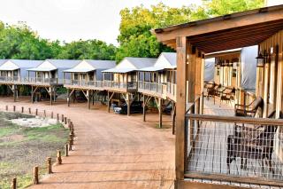 Friendship by the Water: Texas Tented Cabin Oasis for a Lakeside Getaway - Marion - 6