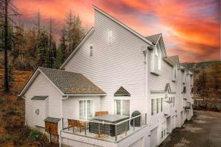 High-altitude Hideaway: Large Rental on Schweitzer Mountain with Views and Hot Tub - Sandpoint - 0