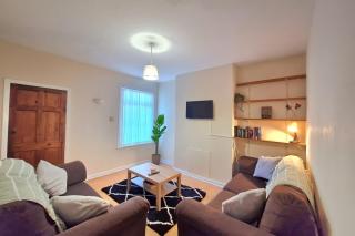 City Breaks close to Transport Links, Hospital & Uni - Leicester - 0
