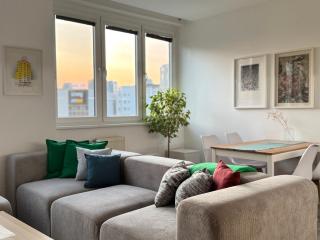 Old Town 3BR Apartment with Castle Views - 5