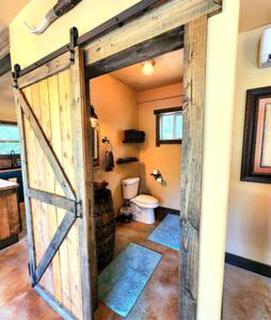 Beautiful Modern Cabin with Natural Water Pool in Grimes County, Texas - - 4