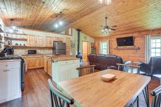 Pond and Fire Pit Charming Log Cabin near Blue Rock - Blue Rock - 6