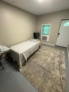 Cozy Room Near Downtown Hendersonville - 0