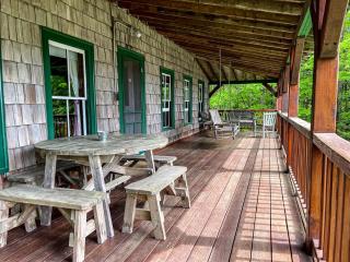Exceptional Serenity: Unique Cabin Glamping Oasis in Raquette Lake, NY - - 0