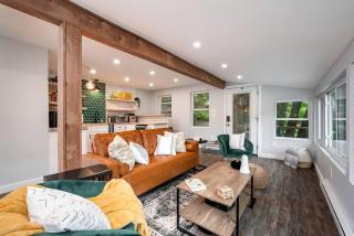 Scenic Retreat: Riverfront Cabin with Large Deck and Fire Pit in Emlenton, Pennsylvania - Emlenton - 8