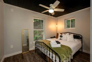 Scenic Retreat: Riverfront Cabin with Large Deck and Fire Pit in Emlenton, Pennsylvania - Emlenton - 2