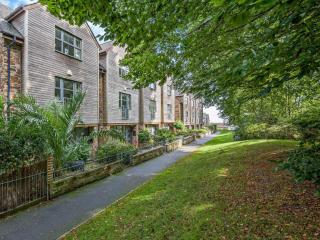 4 Bed in Charlestown 41199 - Charlestown - 0