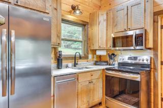 Hot Tub and Game Area Creek-Front McCaysville Cabin - McCaysville - 5