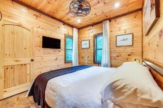 Hot Tub and Game Area Creek-Front McCaysville Cabin - McCaysville - 3