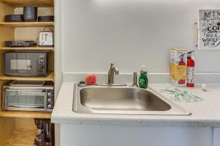 1 Mi to Dtwn Salem Apt with Shared Yard! - Salem - 2