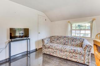 1 Mi to Dtwn Salem Apt with Shared Yard! - Salem - 7
