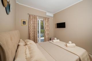 Christa's Home near ATH Airport - 6