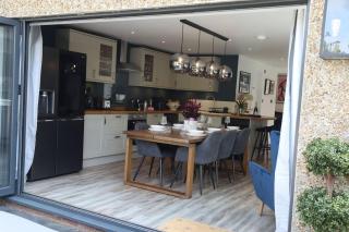 Cosy Home; New Refurbished Home and Double Parking - 2