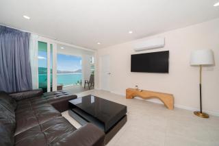 Private sea view apartment with jacuzzi at Baycliff - 9