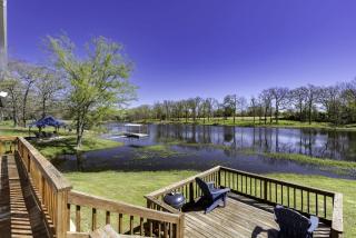 Intimate Chic Cabin Suitable for Four with Private Deck in Texas - Yantis - 9