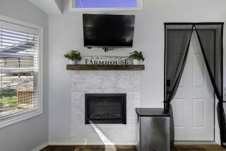 Intimate Chic Cabin Suitable for Four with Private Deck in Texas - Yantis - 6
