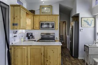 Intimate Chic Cabin Suitable for Four with Private Deck in Texas - Yantis - 3