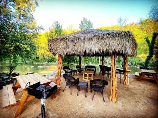 Exciting Family Vacation with Kayaks, Canoes, and More: Comfortable Bell Tent near New Braunfels, Texas - Kingsbury - 5