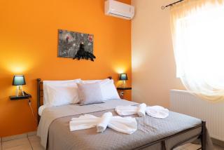 Gray House Salamina - 3