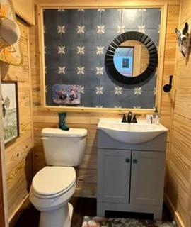Tiny Quaint Rental Perfect for a Small Family Escape in Texas - Carmine - 7