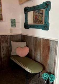 Tiny Quaint Rental Perfect for a Small Family Escape in Texas - Carmine - 3