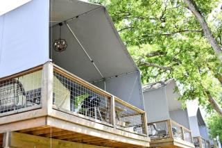 Texas Waterside Escape: Glamping Holiday in a Tented Cabin with Shared Comforts - Marion - 8