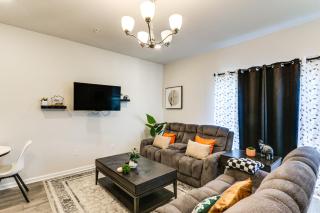 Frederick Townhome with Balcony, Close to Parks! - Frederick - 9