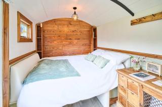 Host & Stay - Dipple Farm Shepherds Hut - Woolfardisworthy - 2