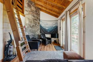 Sunset Point Mountaintop Cottage - 9