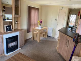 6 berth caravan hire close to Fantasy Island - Ingoldmells - 6