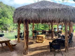 Relaxation and Fun Combined: Comfortable Family-Friendly Bell Tent by the Guadalupe River near New Braunfels, Texas - Kingsbury - 6