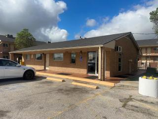 Hallmark Inn And Suites - 1