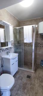 Yellow Vacation House - - 4