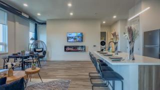 Calm Oasis! 2BR & 2Bath & Sleeps 10 by train - 1 FREE Park - 9