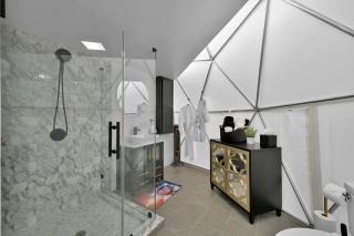 Luxury Geo Dome with Hot Tub Perfect for a Glamping Getaway near Houston, Texas - Coldspring - 3