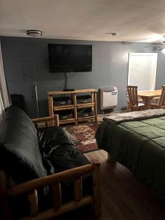 Escape Together: Pet-Friendly Family Cabin Await in Ocqueoc Township, MI - Ocqueoc - 5
