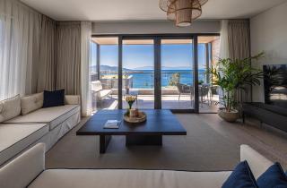 1-Bedroom Seafront Flat with Hotel Amenities - Bodrum - 0