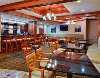 Holiday Inn Express Dallas Market Center by IHG - Dallas - 3
