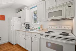 Private Deck Parking Walk to Town - 6