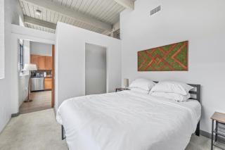 1 BD Apt l Downtown l Parking l Fast Wi-Fi l Café - 3