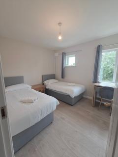 Stylish Spacious 4 Bedroom House - Galway - 4