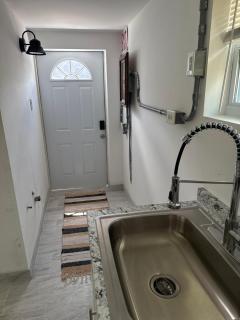 Seabreeze Tiny Cottage - 4