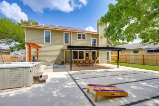 Hot Tub and Game Room Spacious Live Oak Home! - San Antonio - 0