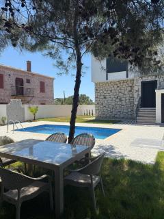 Luxury Villa with Pool Near Sarimsakli Beach - Ayvalık - 5